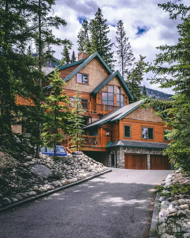 Emblem.Homes Premium Domain